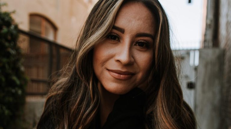 woman curious about how to tell her parents and friends that she is pregnant